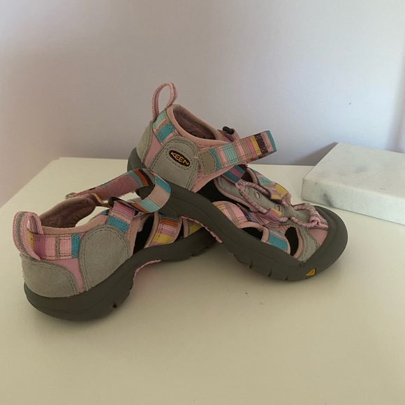 keen girls sandals